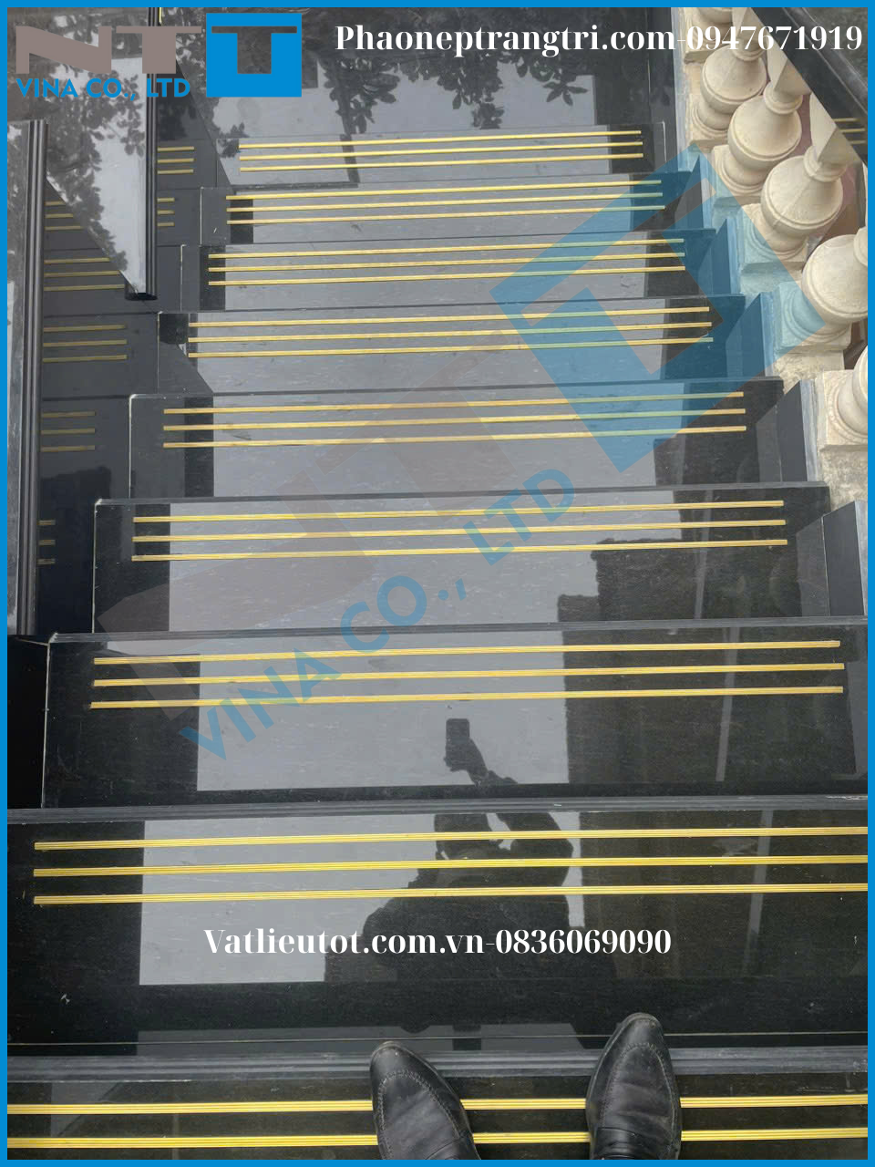 hinh-anh-nep-dong-chong-truot, nep-mui-bac-thang, nep-chu-t, nep-inox-304, nep-nhom, nep-nhua-goc-tuong, nep-dong-san-go, nep-khe-co-giãn, nep-khe-nhiet, bao-gia-nep-dong, nep-starlight, nep-trang-tri-starlight