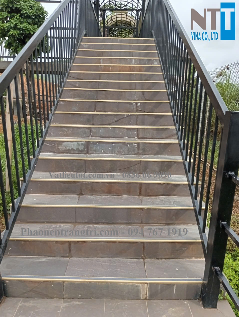 giai-phap-chong-tron-truot-cau-thang, nep-nhom-chong-tron-truot, nep-dong-chong-tron-truot-cau-thang, nep-inox-op-chong-tron, nep-chong-tron-truot-doc, nep-starlight, nep-op-goc, bao-gia-nep-chong-tron-truot-cau-thang